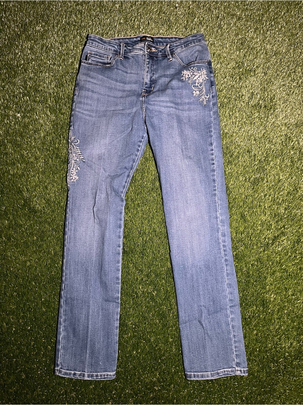Lee Women’s Size 10 Relaxed Embroidered Straight-Leg Jeans